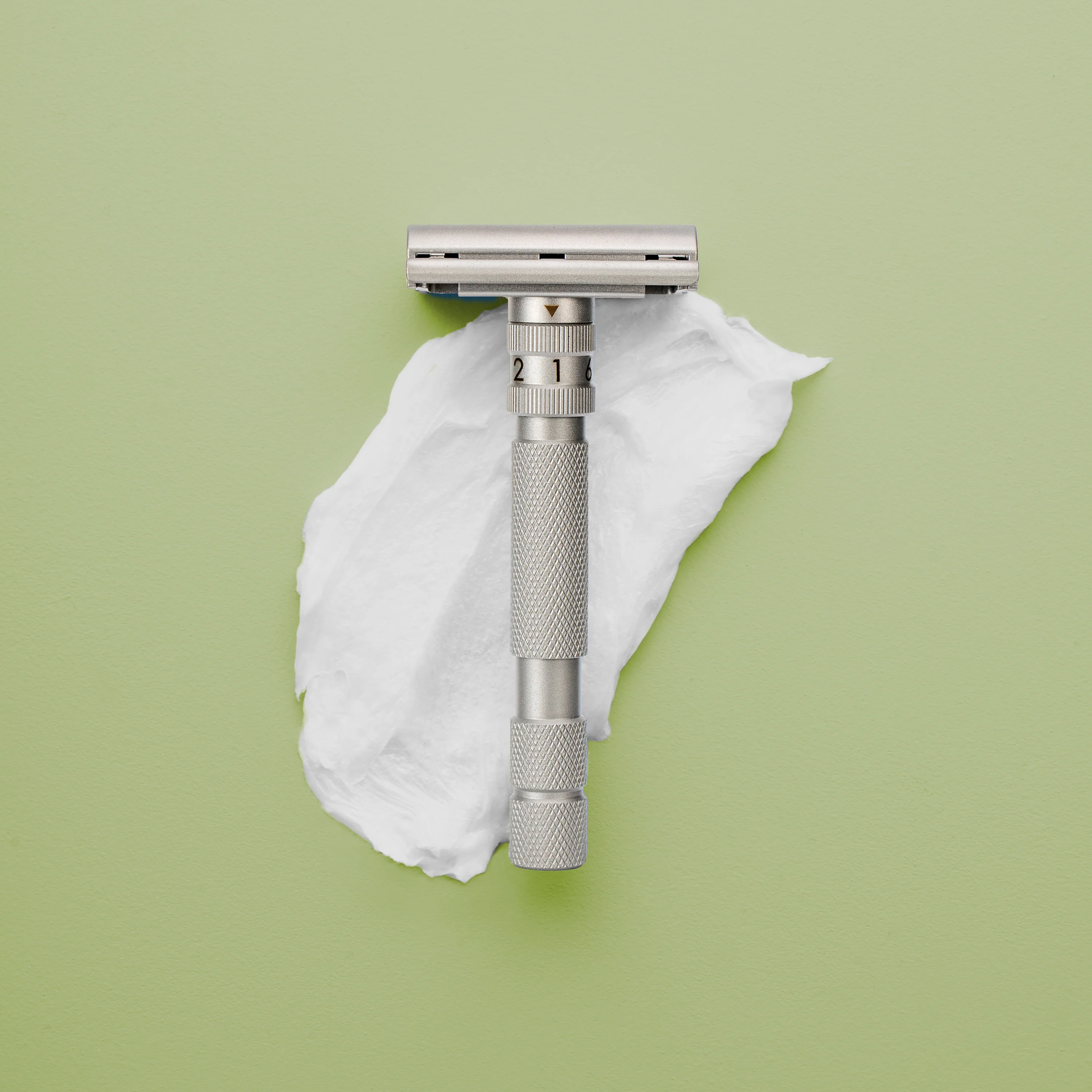 Featured razors